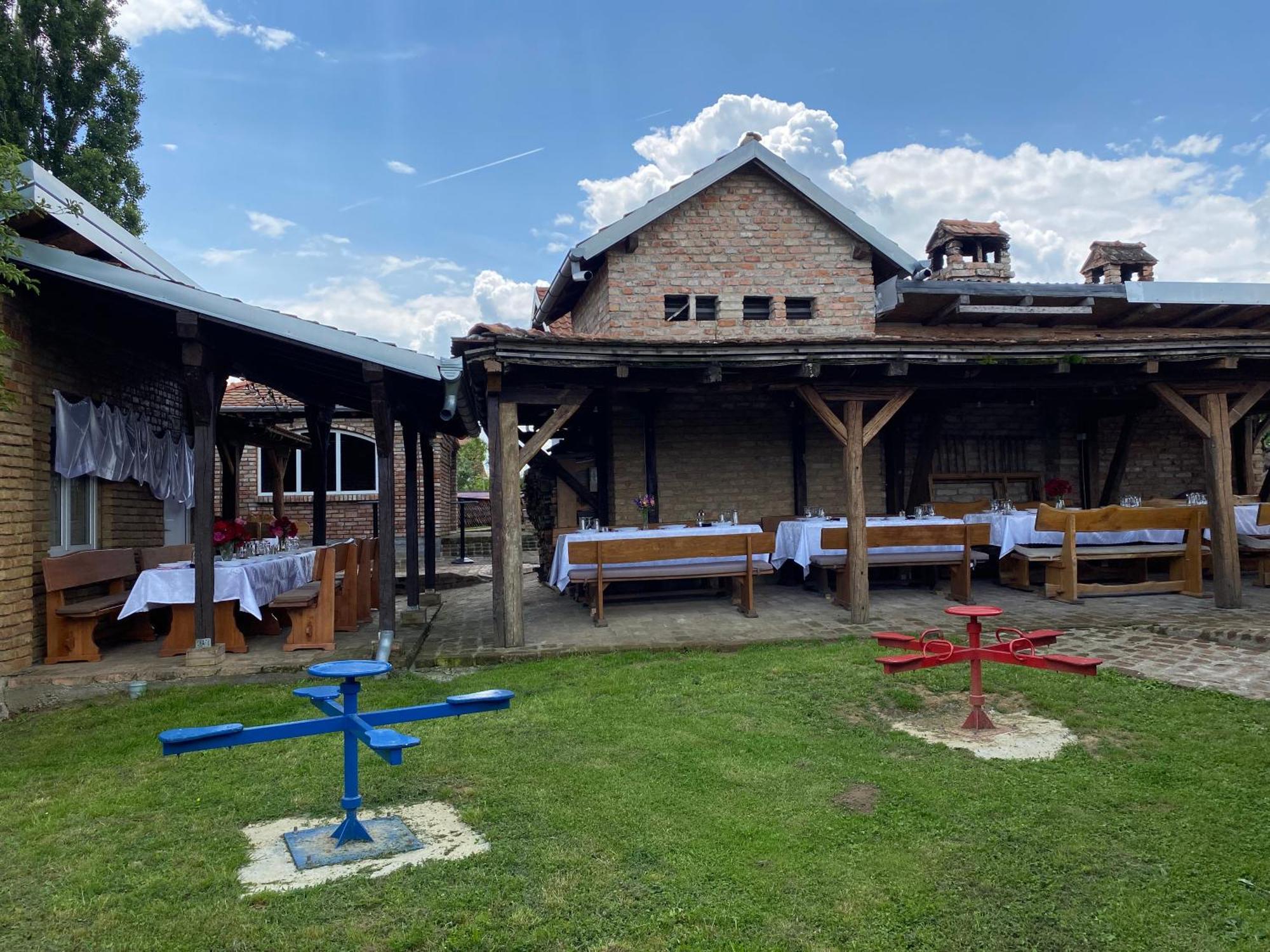 Matanovi Dvori Villa Slavonski Brod Exteriör bild