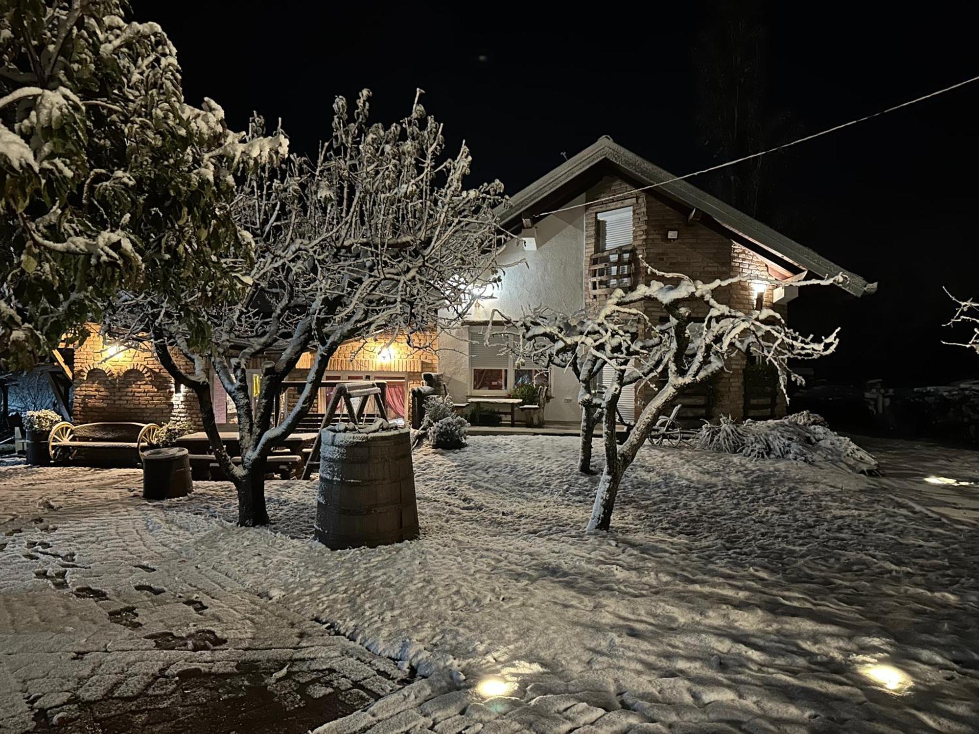 Matanovi Dvori Villa Slavonski Brod Exteriör bild